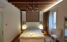 Deluxe 3 Bedroom Flat In Rialto